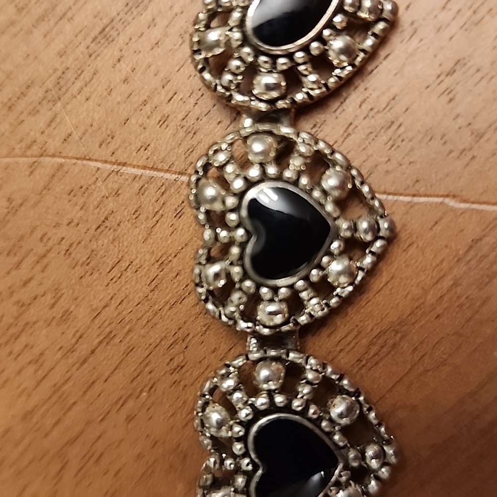 7.5 inch bracelet w hearts/ black stone